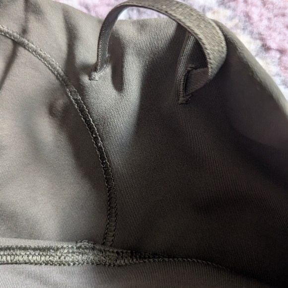 Lululemon crop Size 4 - Picture 6 of 6